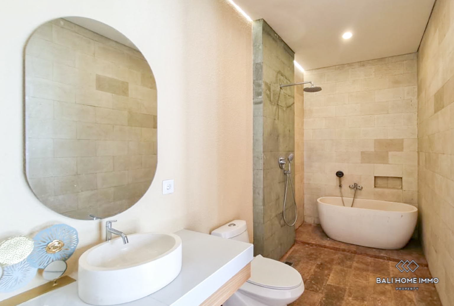 Brand New 2 Bedroom Villa for Yearly Rental in Bali Canggu Residential Side view 17