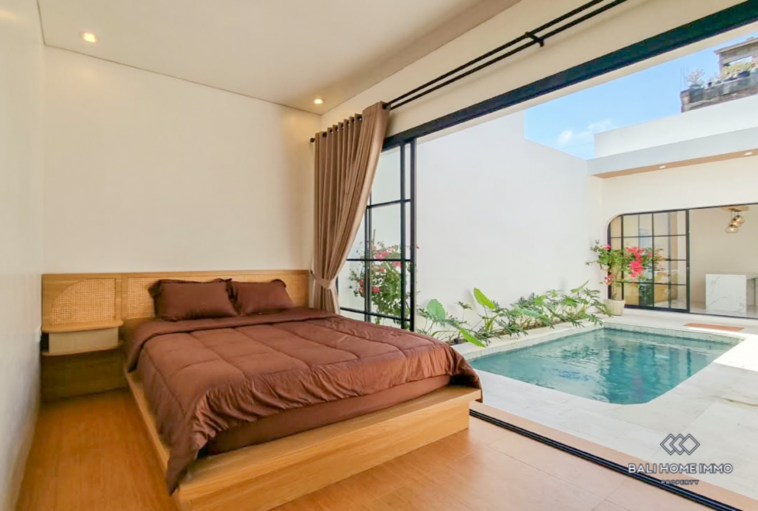 Brand New 2 Bedroom Villa for Yearly Rental in Bali Canggu Residential Side view 9