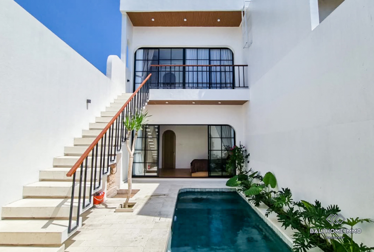 Brand New 2 Bedroom Villa for Yearly Rental in Bali Canggu Residential Side view 3