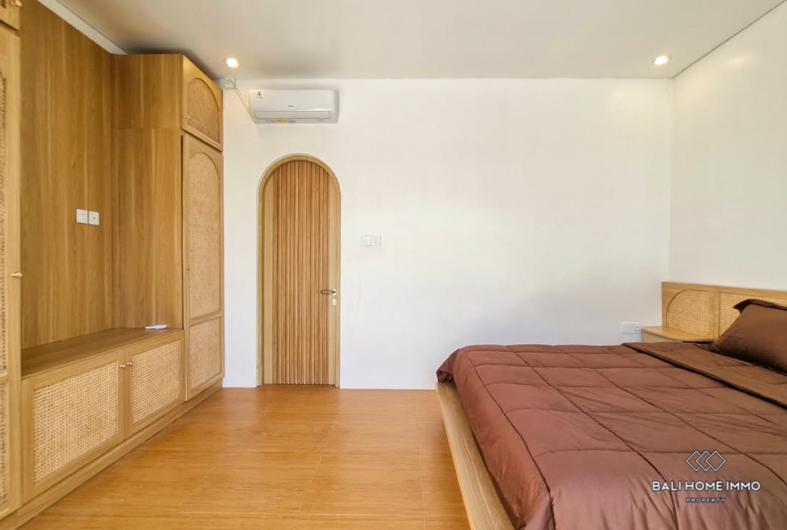 Brand New 2 Bedroom Villa for Yearly Rental in Bali Canggu Residential Side view 13