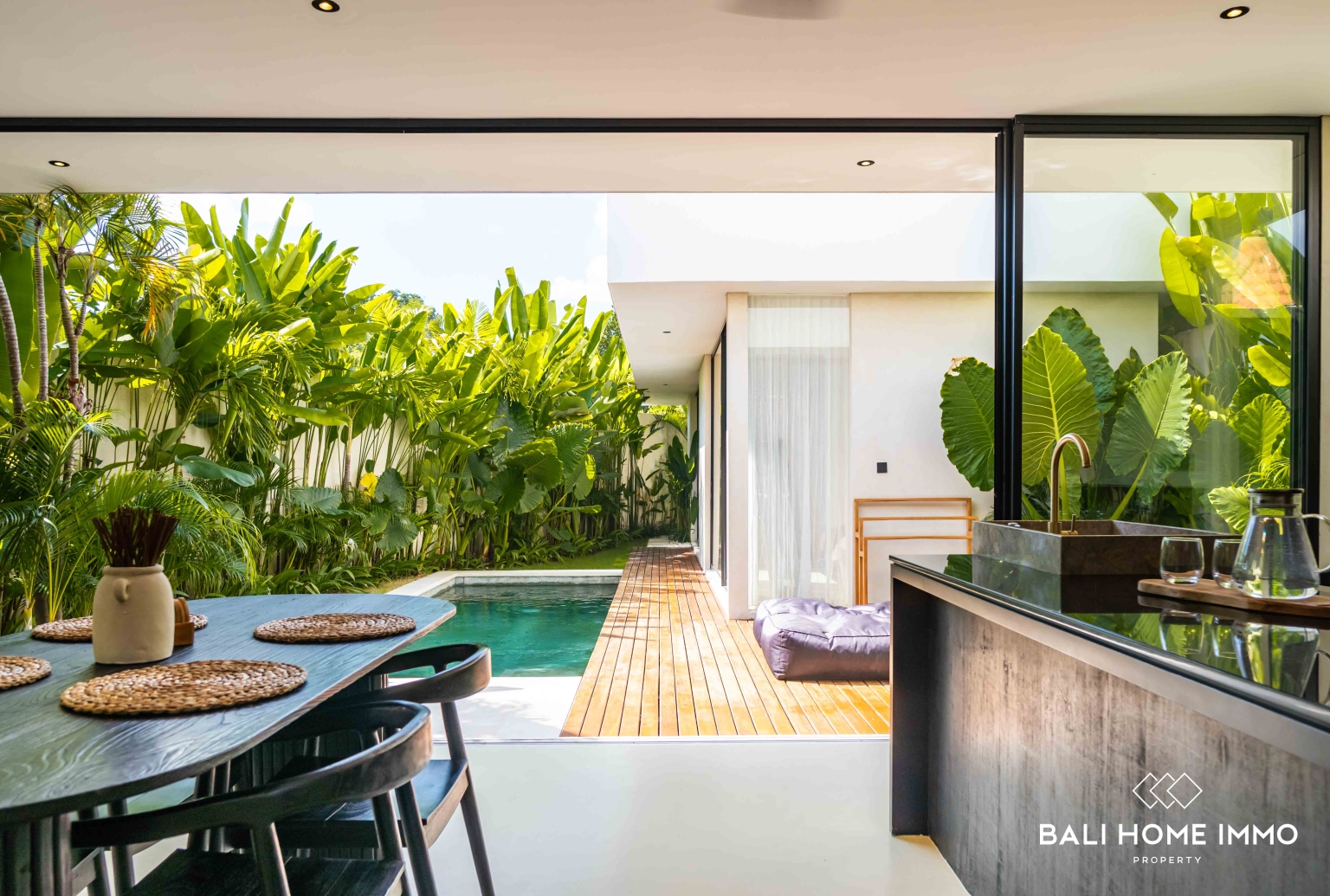 Villa neuve de 2 chambres à vendre en bail emphytéotique à Kerobokan, Bali view 2