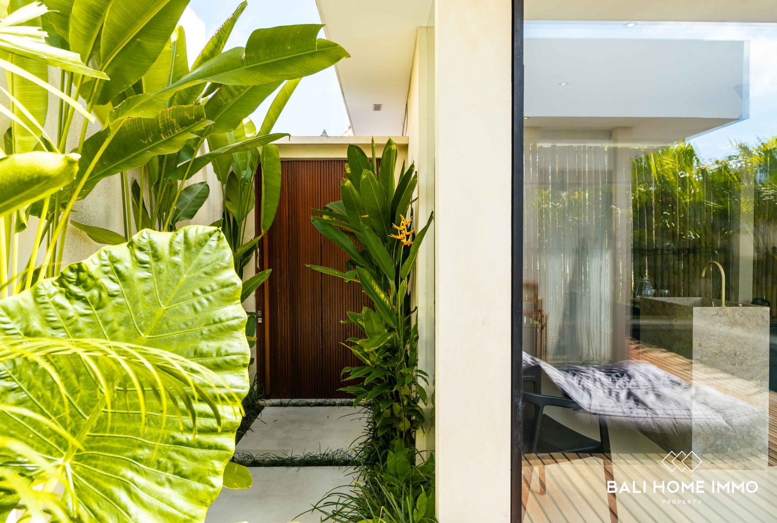 Villa neuve de 2 chambres à vendre en bail emphytéotique à Kerobokan, Bali view 3