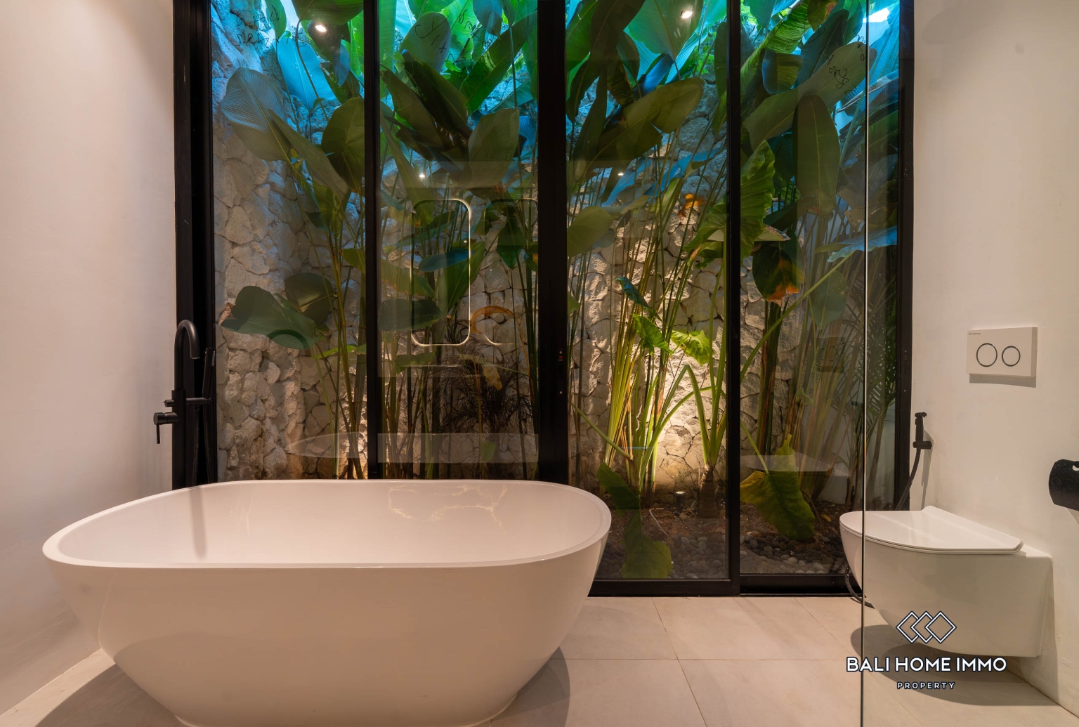 Villa modern baru dengan 3 kamar untuk dijual dan disewa di Umalas, Bali. view 16
