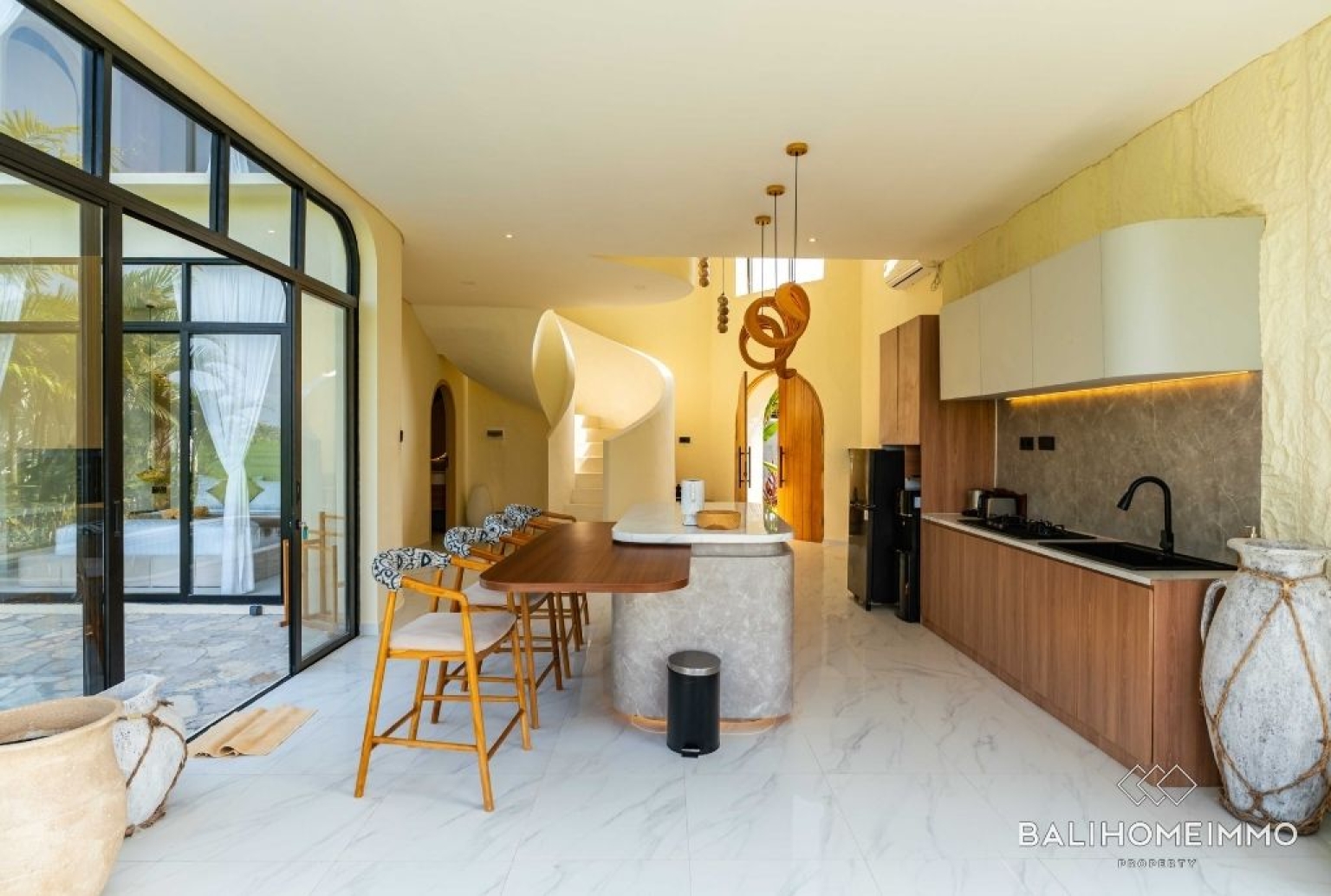 Villa modern baru dengan 3 kamar dijual dengan status hak sewa di Kedungu. view 6
