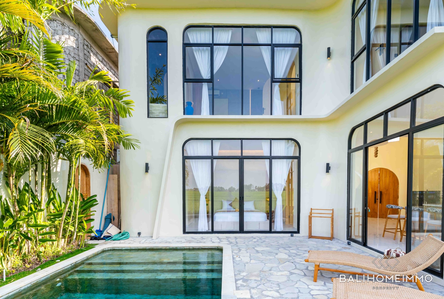 Villa modern baru dengan 3 kamar dijual dengan status hak sewa di Kedungu. view 2