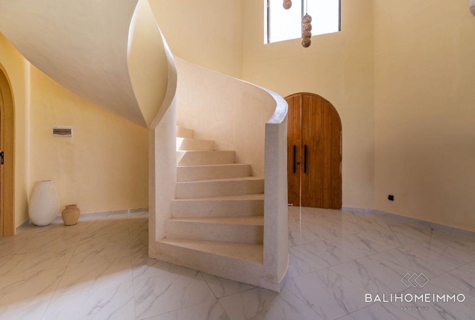 Villa modern baru dengan 3 kamar dijual dengan status hak sewa di Kedungu. view 12