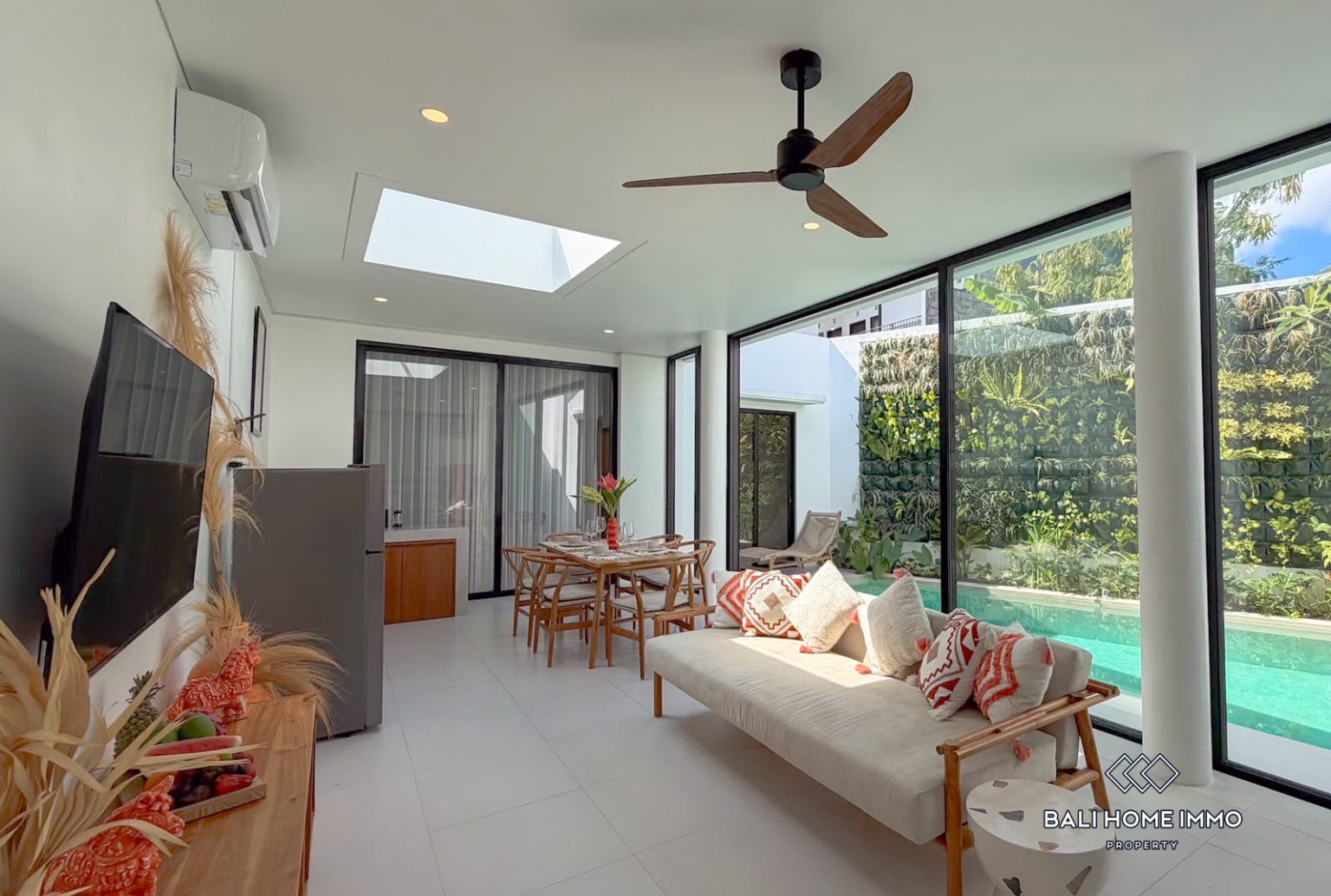 Vila modern 3 kamar tidur baru untuk dijual di Kerobokan view 4
