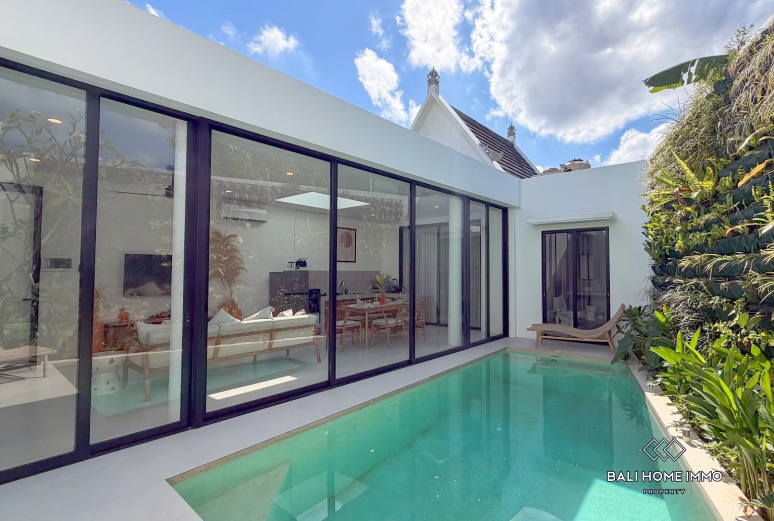 Vila modern 3 kamar tidur baru untuk dijual di Kerobokan view 2