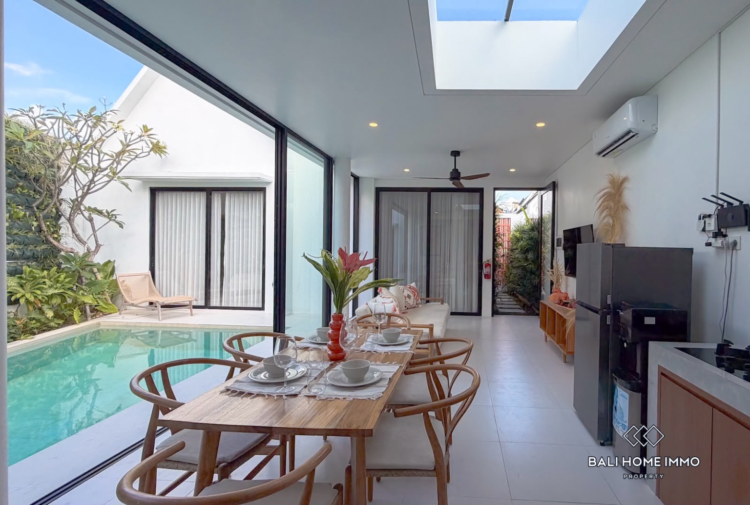 Vila modern 3 kamar tidur baru untuk dijual di Kerobokan view 6