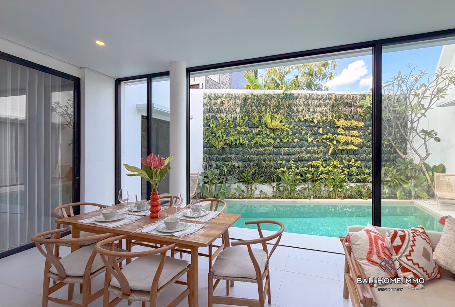 Vila modern 3 kamar tidur baru untuk dijual di Kerobokan view 5