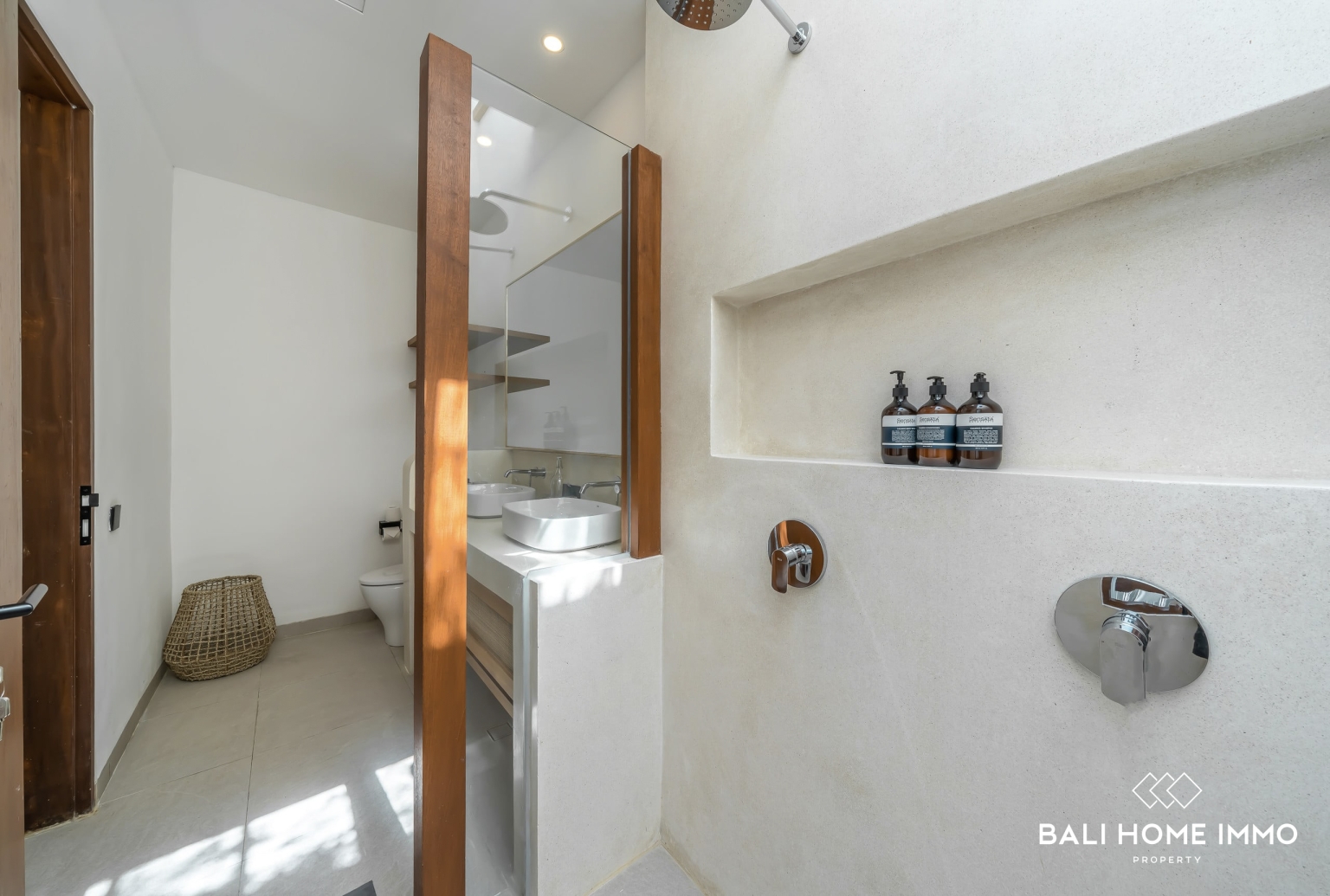 BRAND NEW 3 Bedroom Modern villa in Near Nyang Nyang Beach view 21