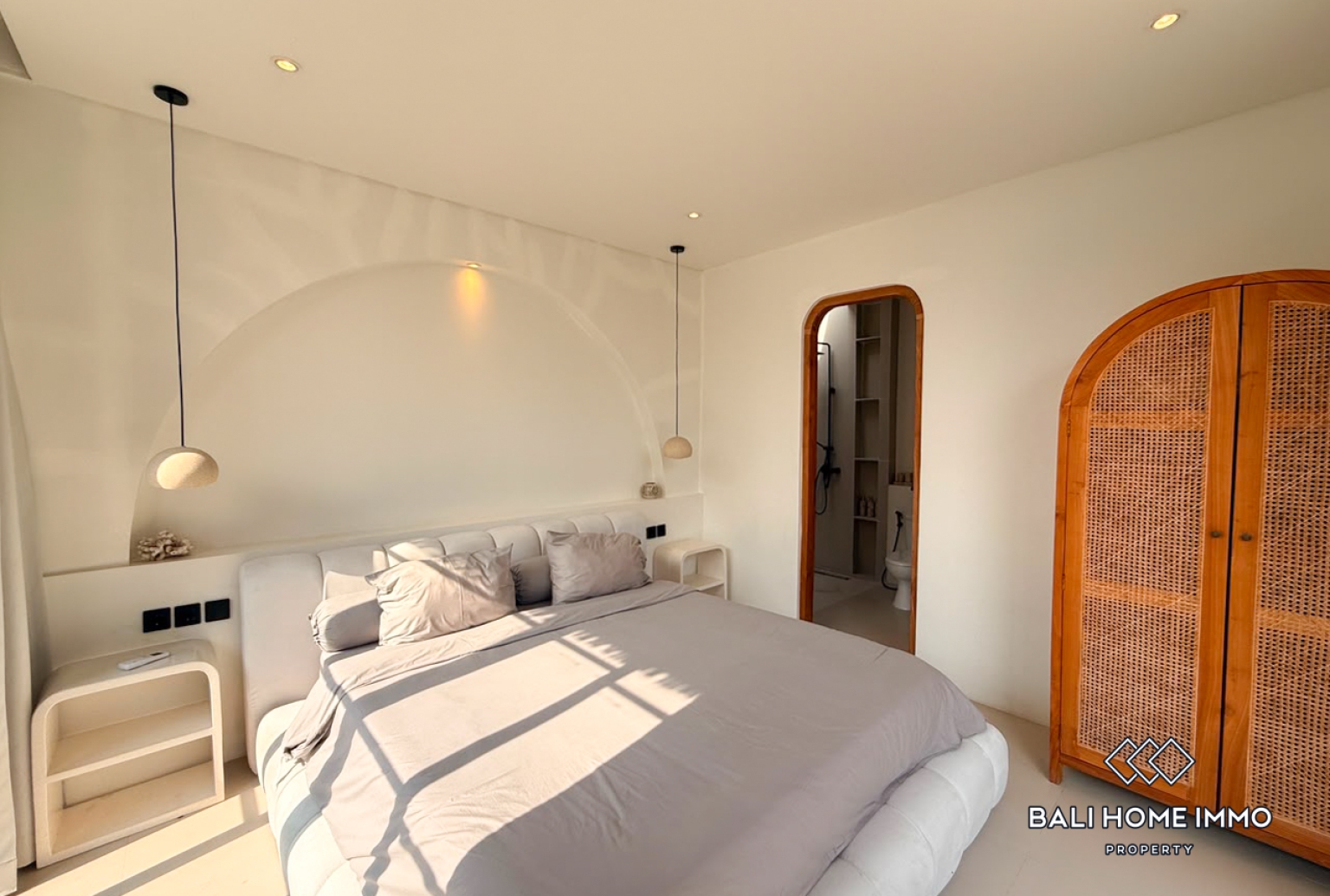 Brand New 3 Bedroom Villa For Rent Canggu Batu Bolong view 5