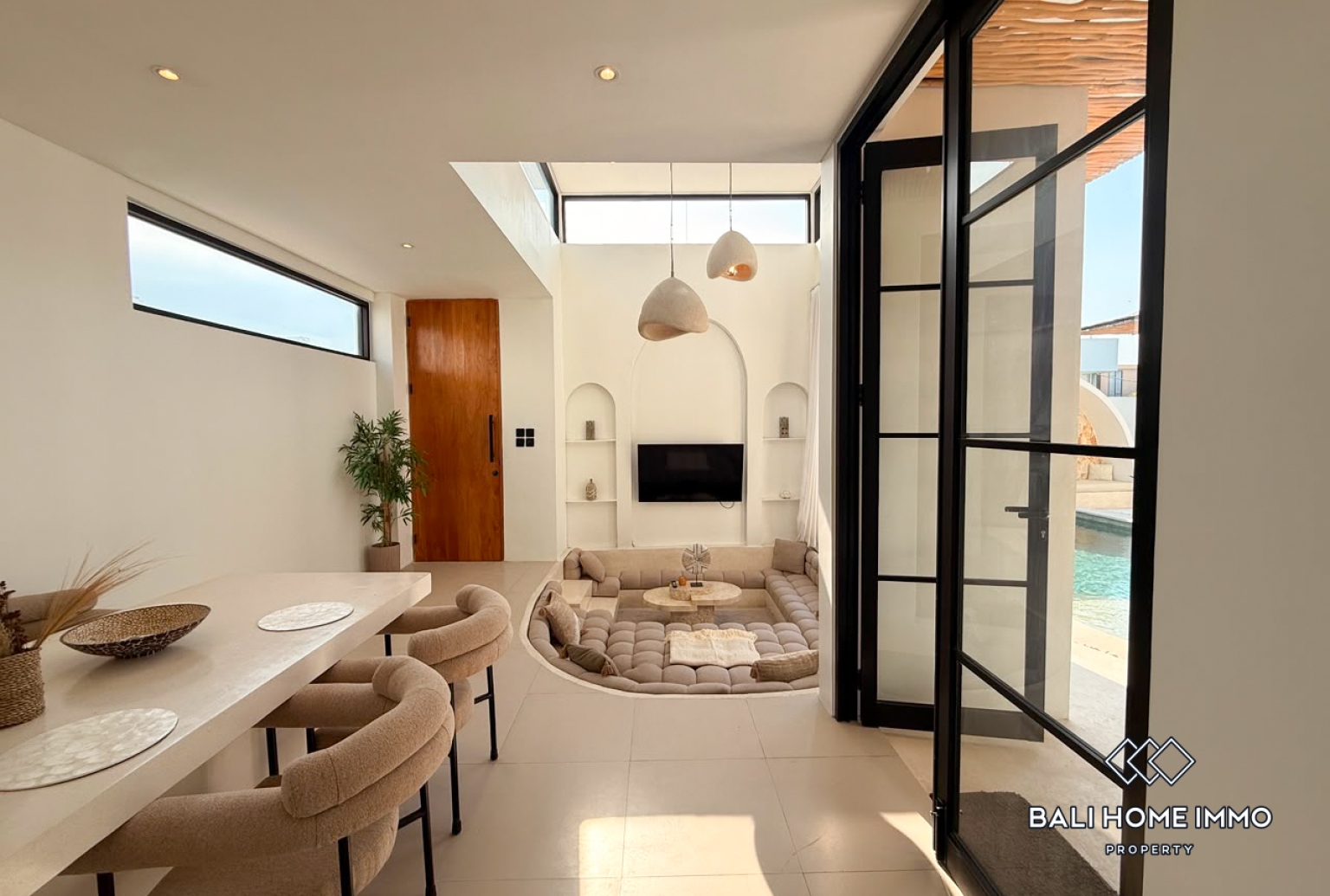 Brand New 3 Bedroom Villa For Rent Canggu Batu Bolong view 3
