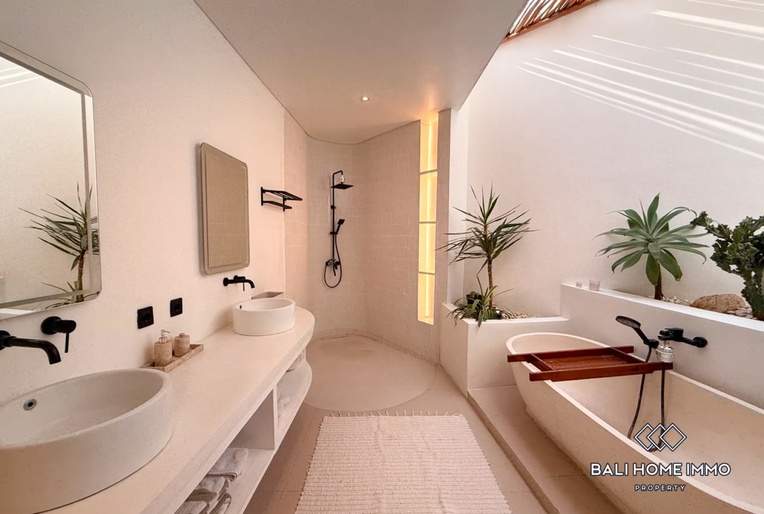 Brand New 3 Bedroom Villa For Rent Canggu Batu Bolong view 8