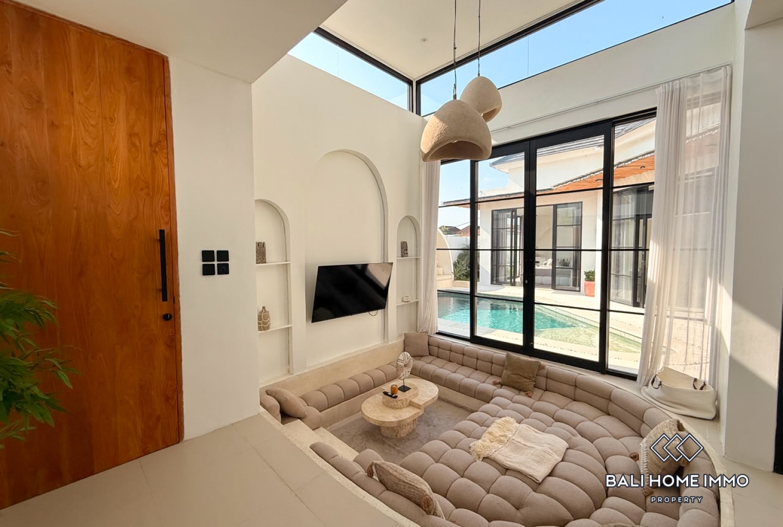 Brand New 3 Bedroom Villa For Rent Canggu Batu Bolong view 2