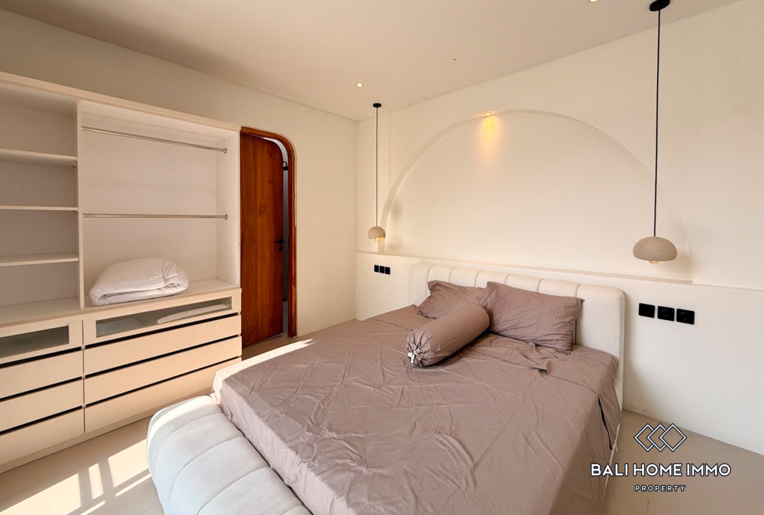 Brand New 3 Bedroom Villa For Rent Canggu Batu Bolong view 7