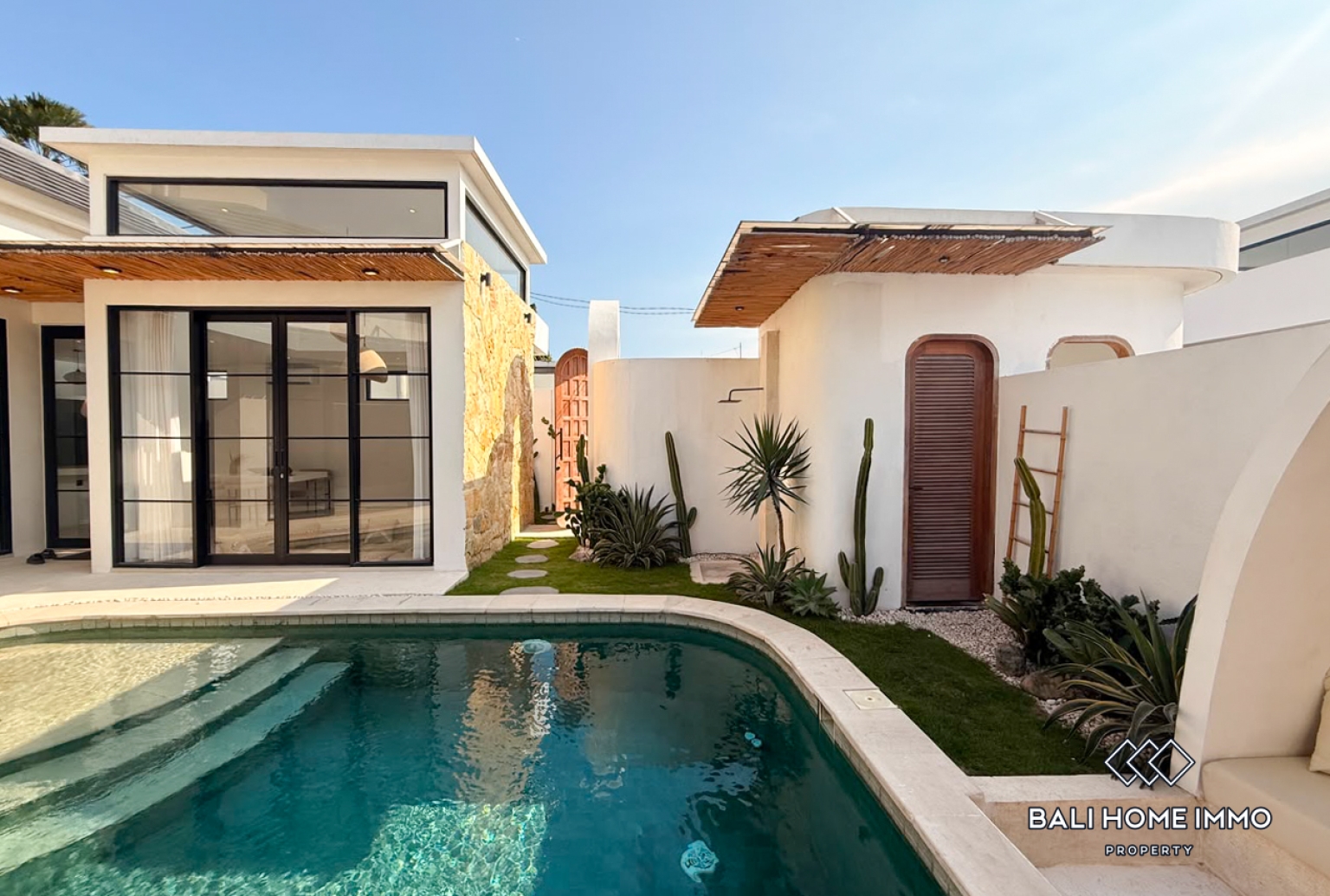 Brand New 3 Bedroom Villa For Rent Canggu Batu Bolong view 12
