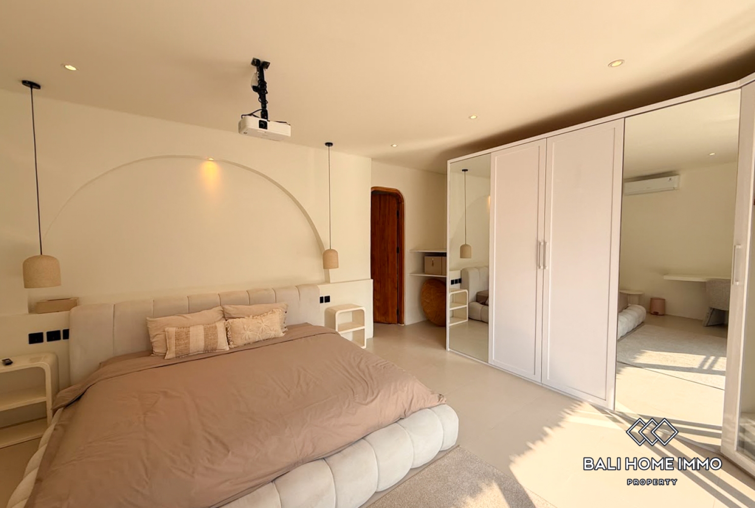 Brand New 3 Bedroom Villa For Rent Canggu Batu Bolong view 6