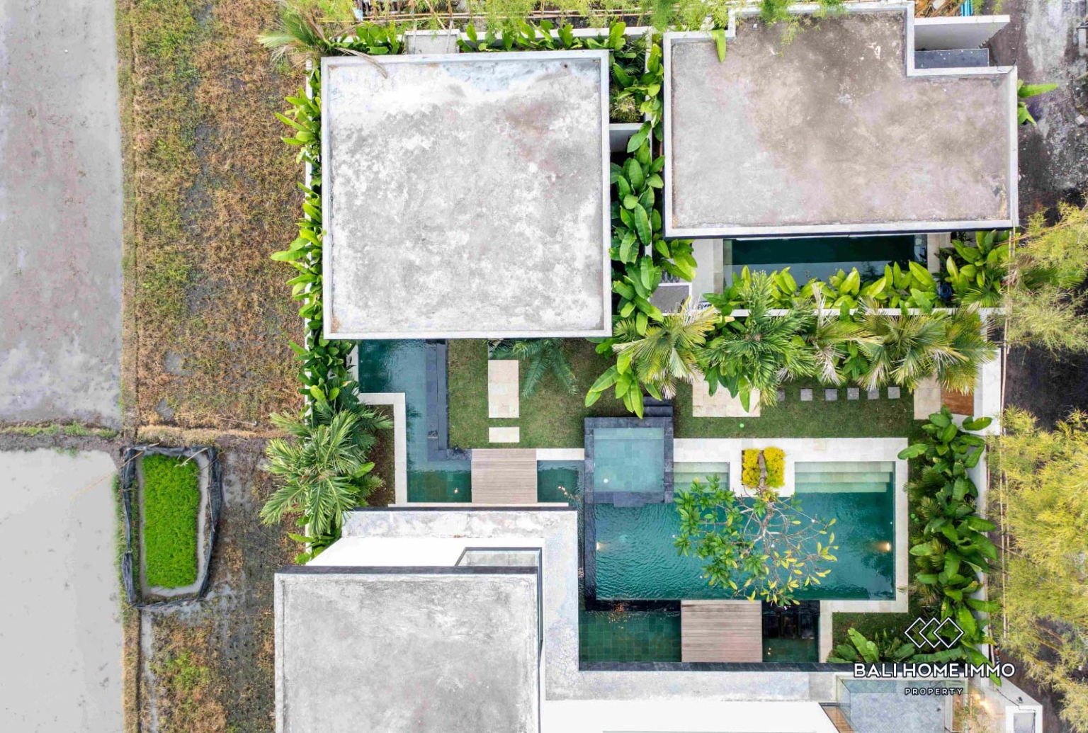 Modern 3 bedroom villa for rent in Bali Seseh beach side view 21