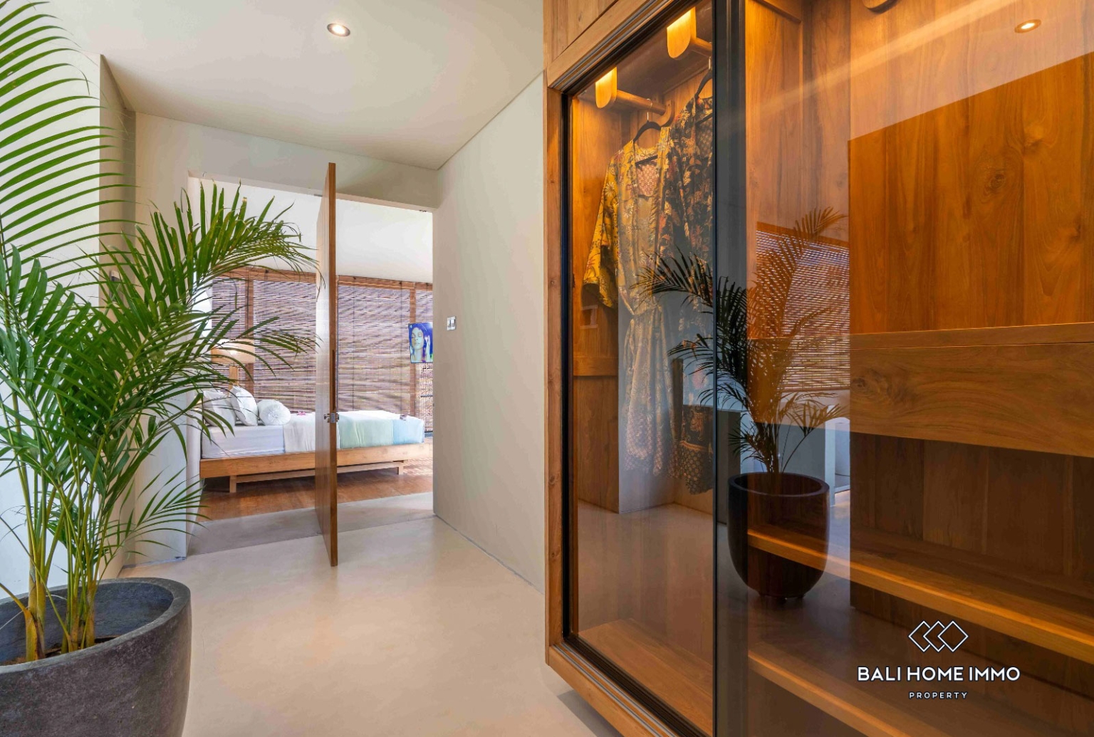 Modern 3 bedroom villa for rent in Bali Seseh beach side view 10