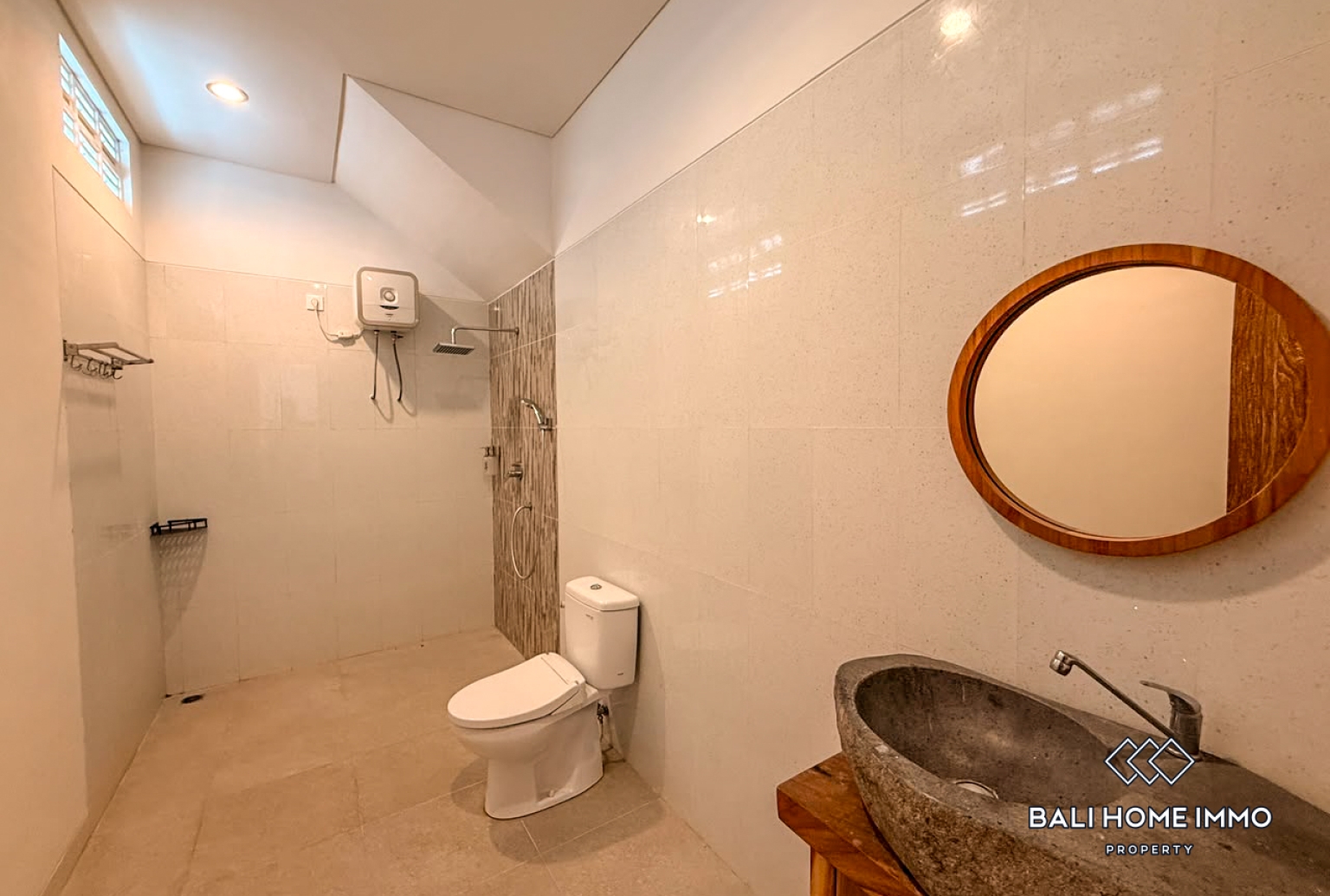 Brand New 3 Bedroom Villa For Rent in Canggu Residential Side view 11