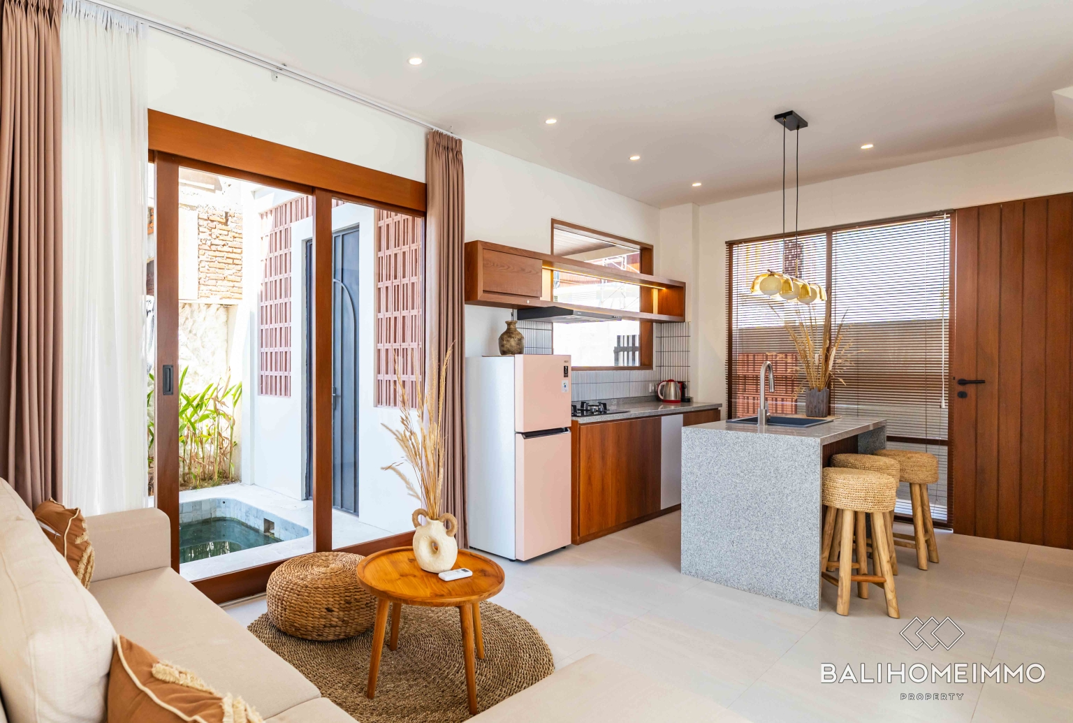 BRAND NEW 3 BEDROOM VILLA FOR SALE FREEHOLD IN BALI TANAH LOT view 3