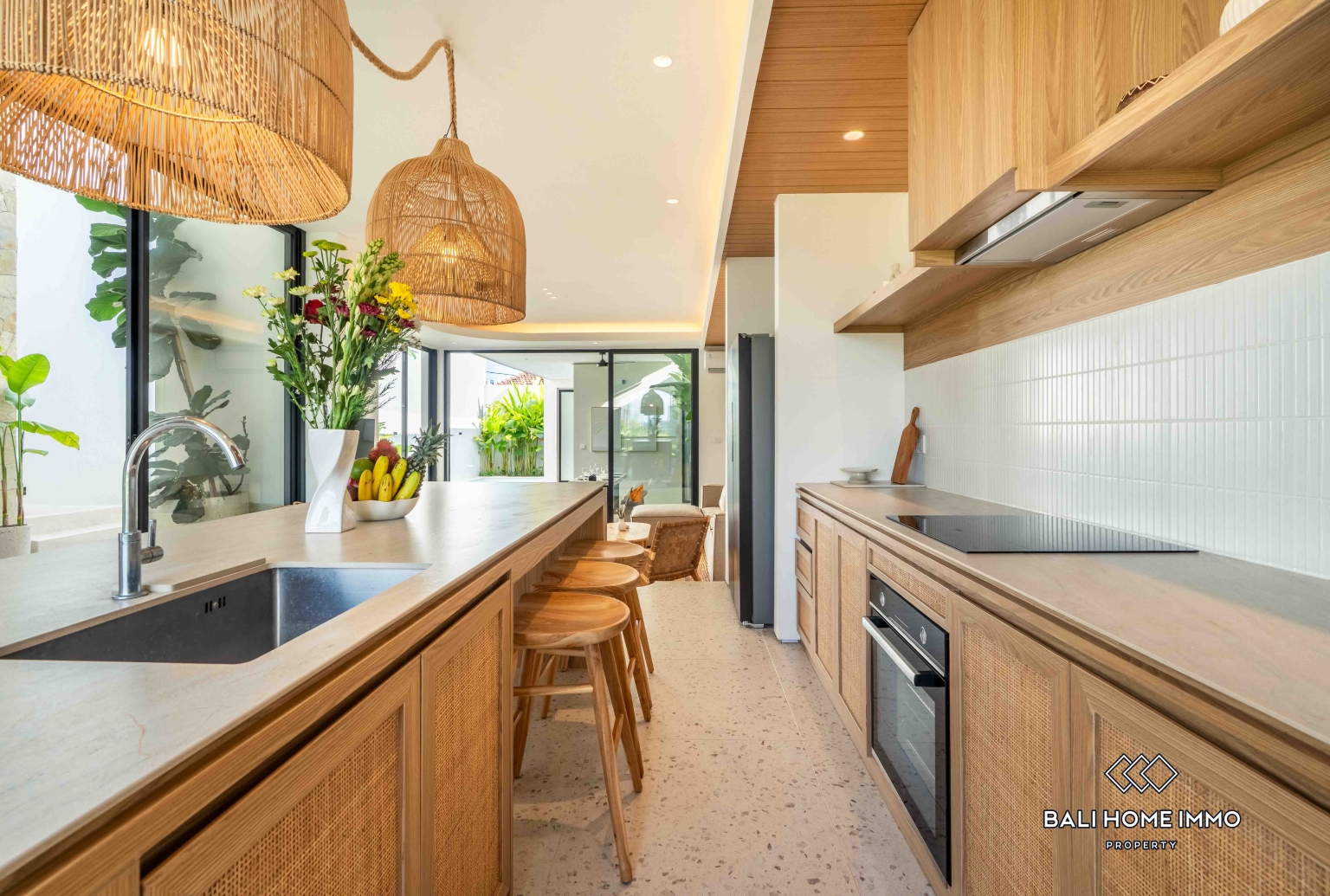 Villa neuve de 3 chambres à vendre en bail emphytéotique à Bali Cemagi view 11
