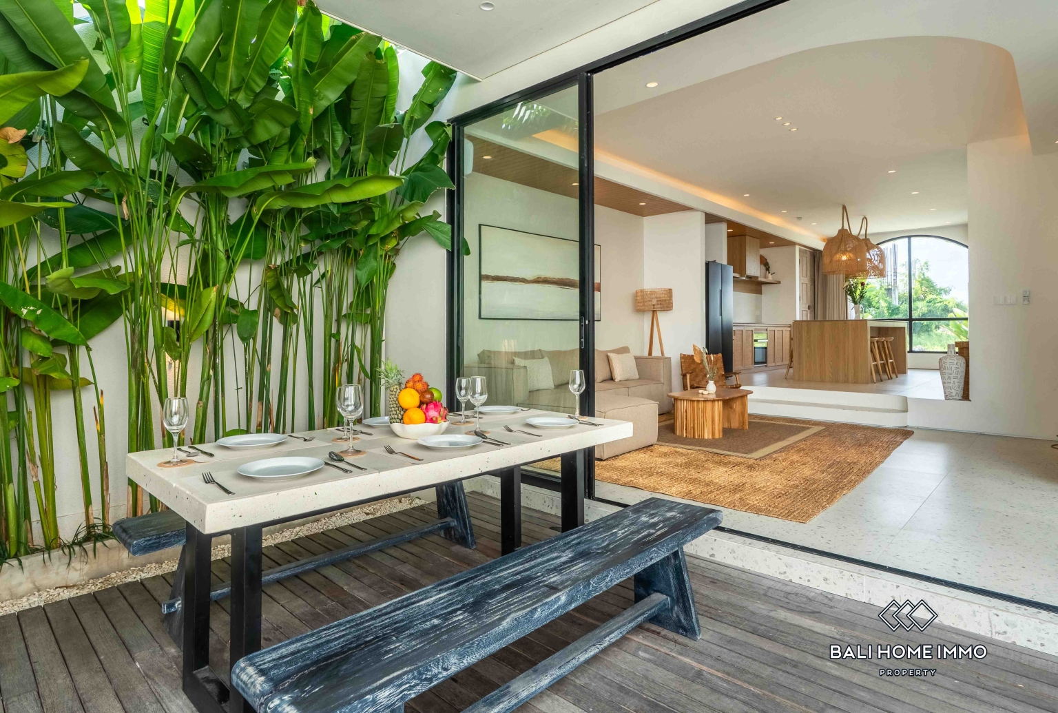 Villa neuve de 3 chambres à vendre en bail emphytéotique à Bali Cemagi view 4