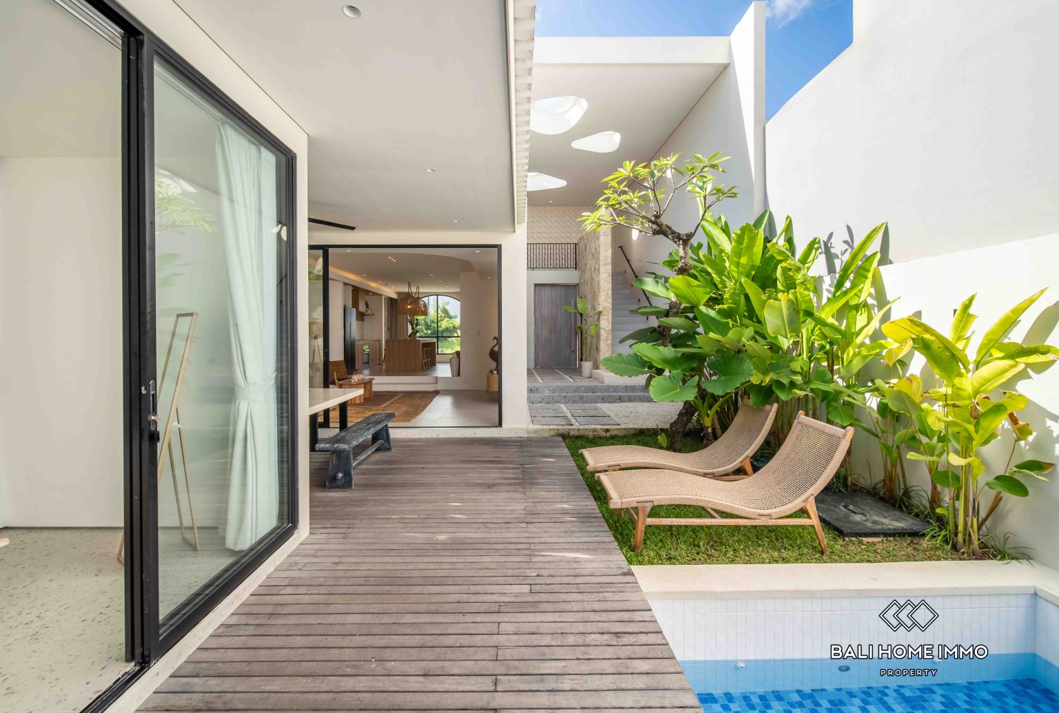 Villa neuve de 3 chambres à vendre en bail emphytéotique à Bali Cemagi view 2