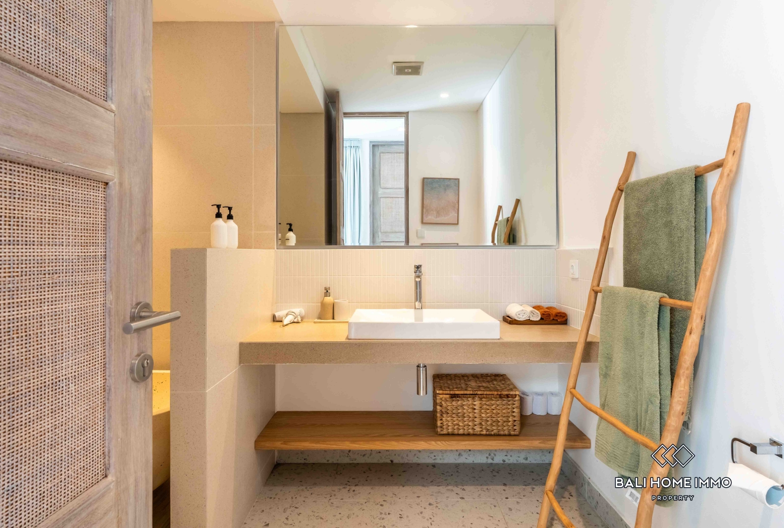 Villa neuve de 3 chambres à vendre en bail emphytéotique à Bali Cemagi view 21