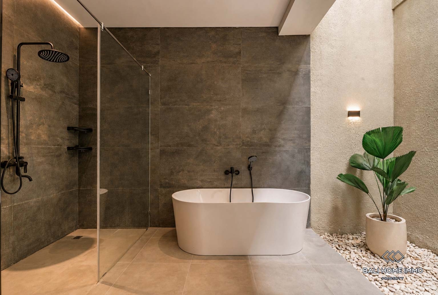 Brand new 3 Bedrooms villa for sale and rental in Bali Canggu Babakan view 17
