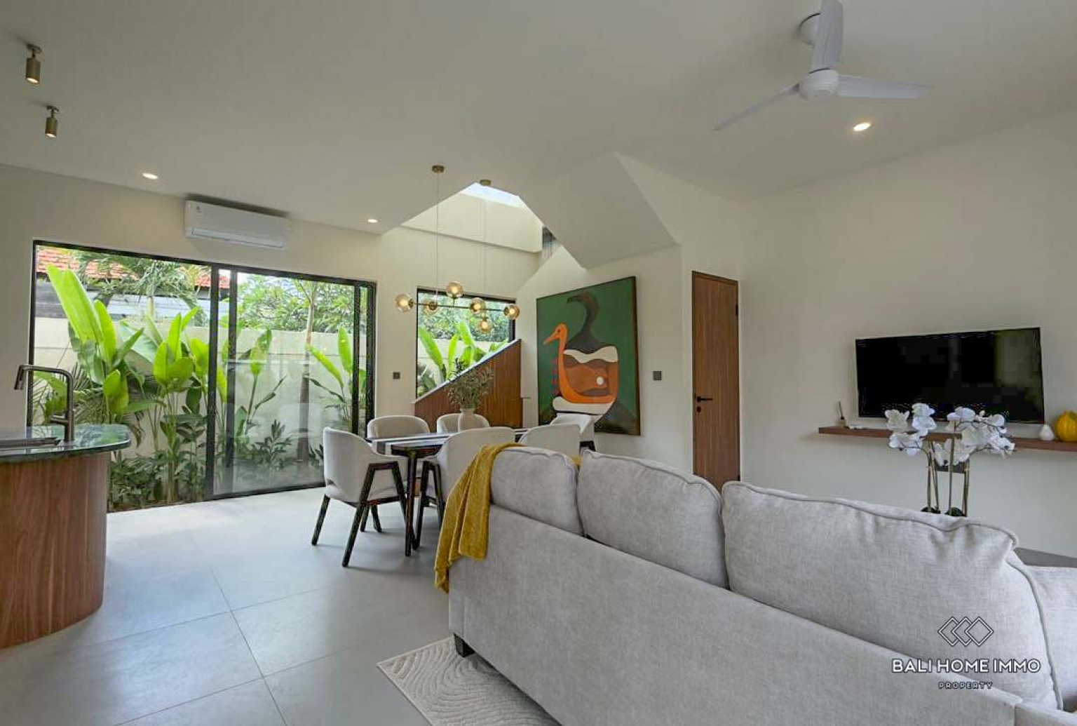 Villa 3 kamar baru dijual hak sewa di Bali Canggu Berawa view 2