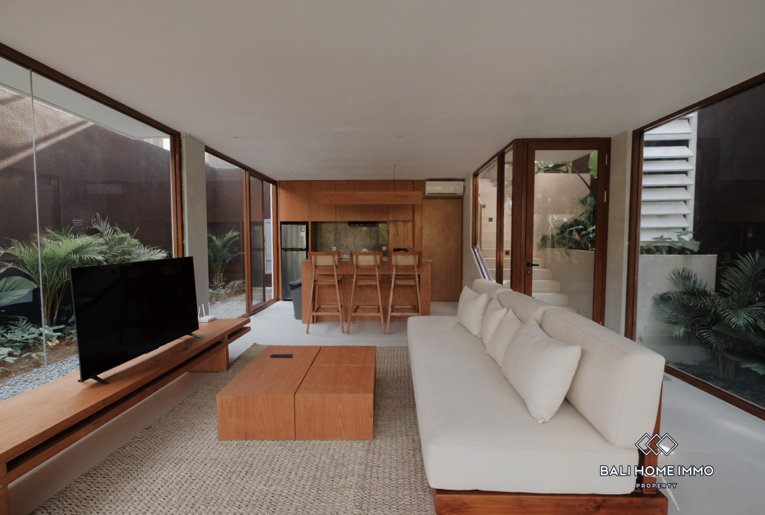 Brand new 3 Bedrooms villa for sale leasehold in Bali Canggu Berawa view 2