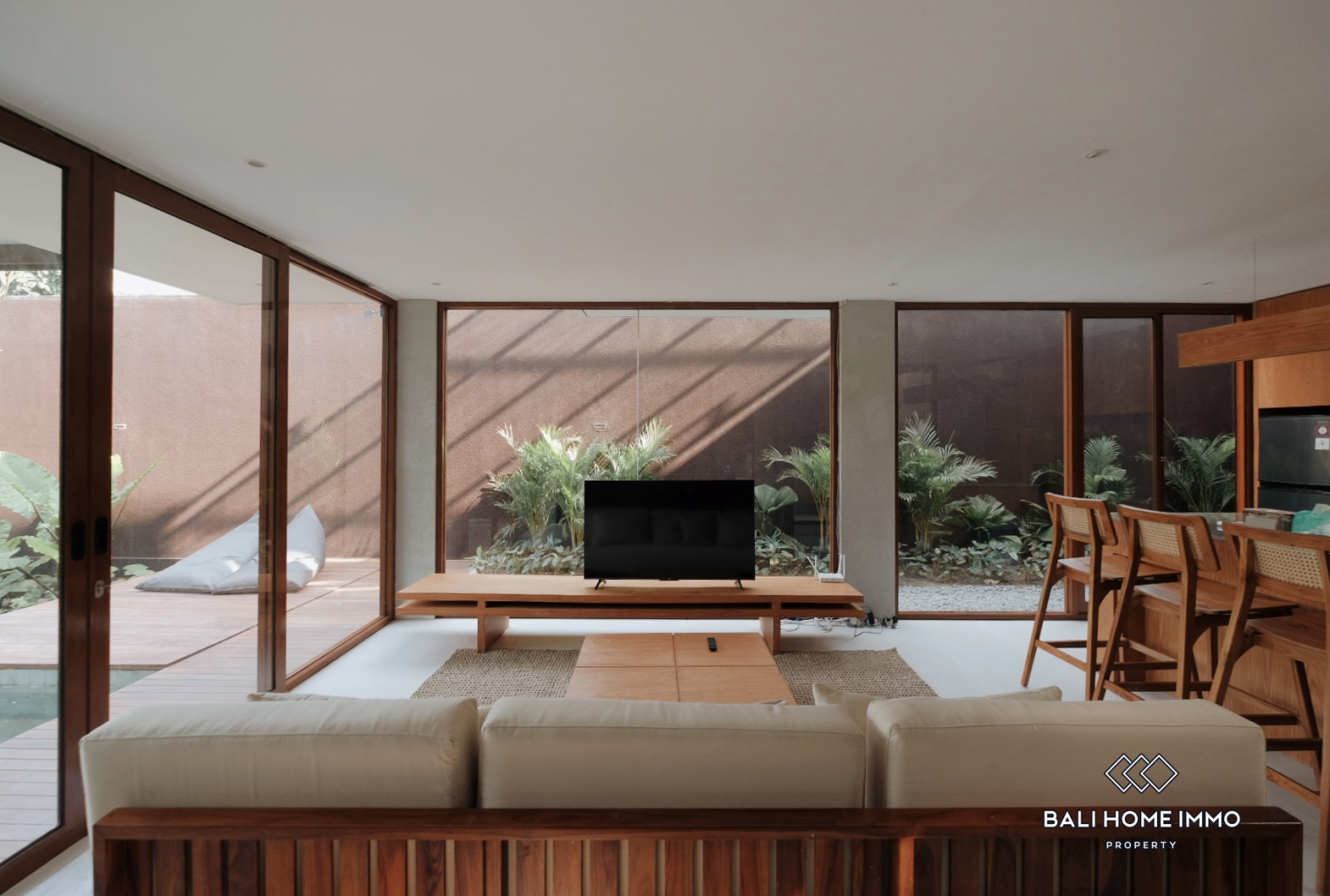 Brand new 3 Bedrooms villa for sale leasehold in Bali Canggu Berawa view 3