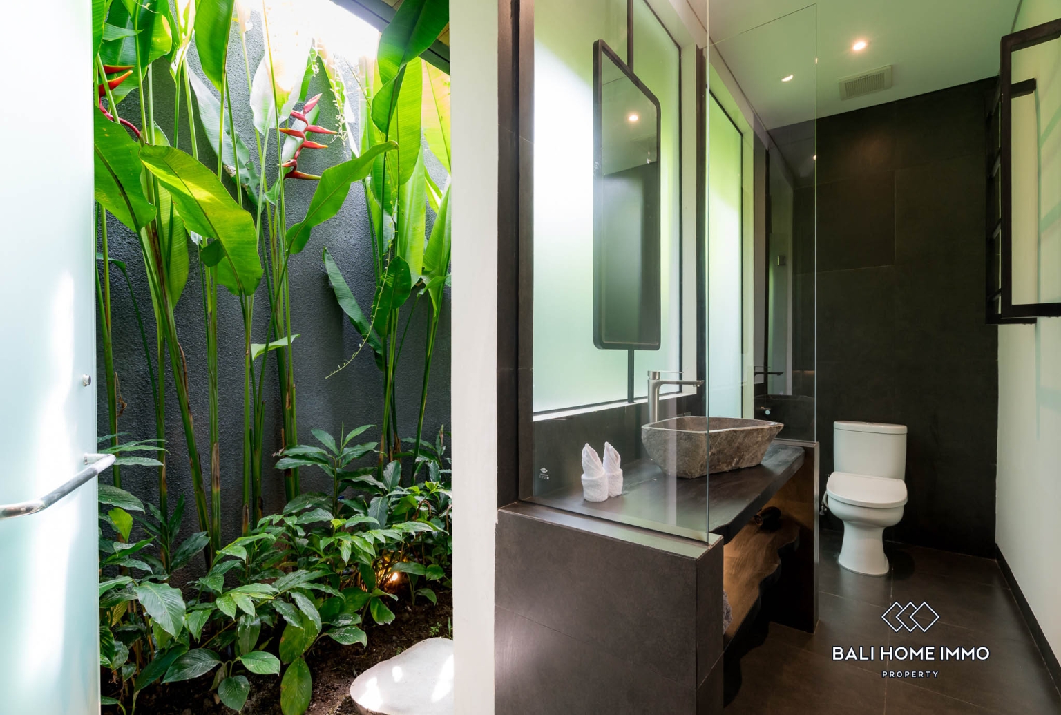BRAND NEW 3 BEDROOMS VILLA WITH JUNGLE VIEWS FOR SALE AND RENT IN UBUD view 14