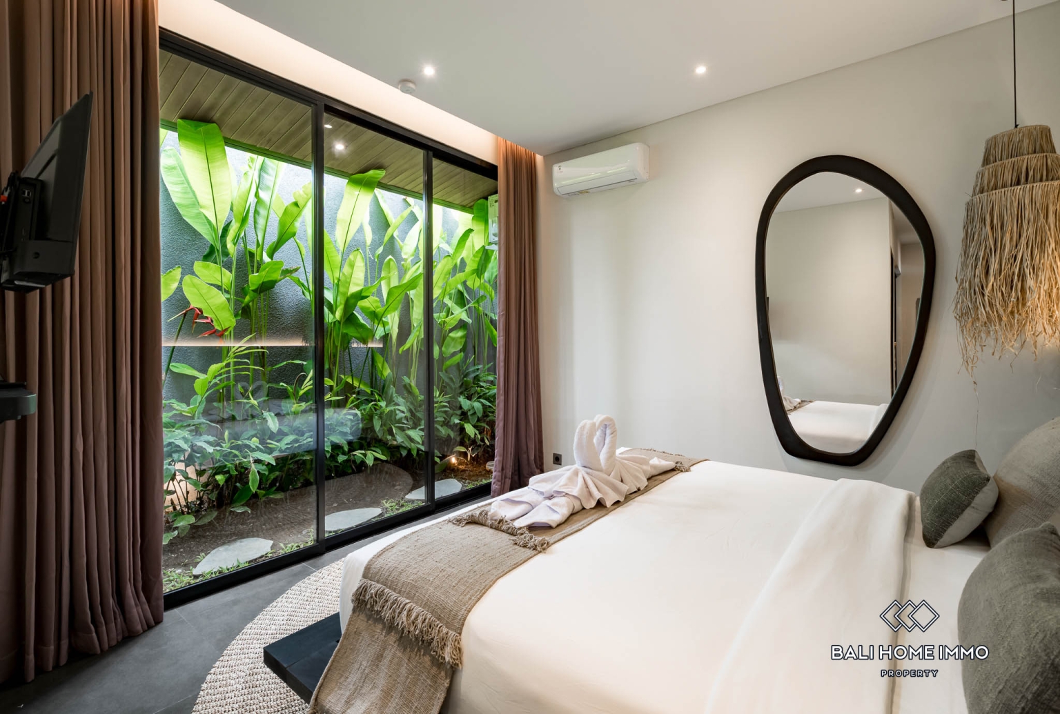 BRAND NEW 3 BEDROOMS VILLA WITH JUNGLE VIEWS FOR SALE AND RENT IN UBUD view 11