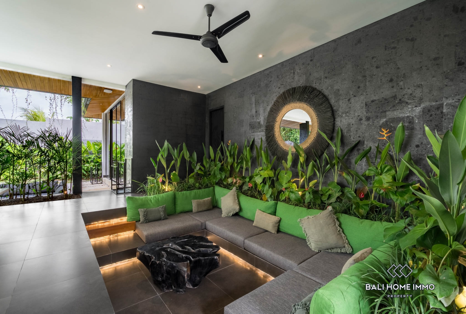 BRAND NEW 3 BEDROOMS VILLA WITH JUNGLE VIEWS FOR SALE AND RENT IN UBUD view 3