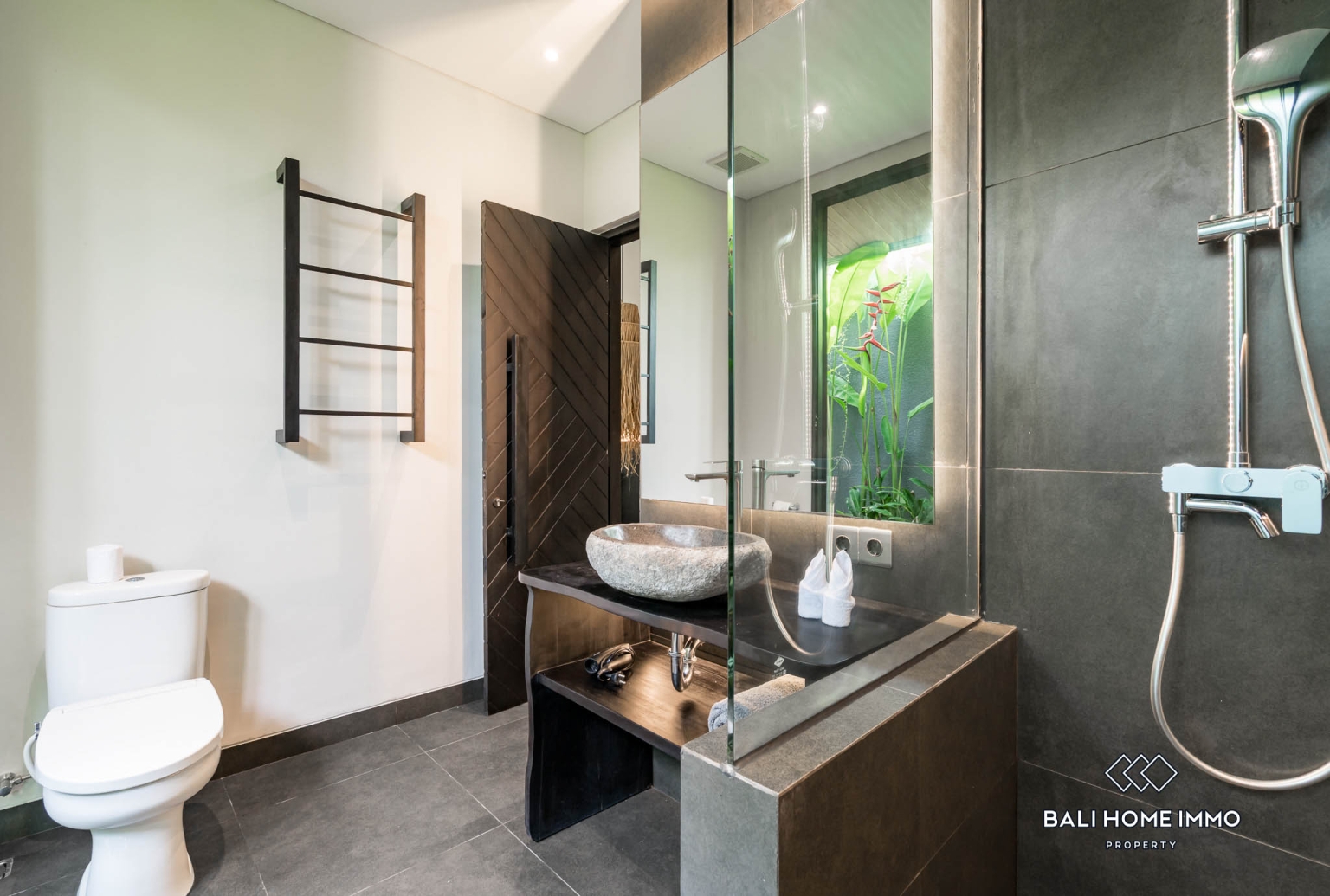 BRAND NEW 3 BEDROOMS VILLA WITH JUNGLE VIEWS FOR SALE AND RENT IN UBUD view 13