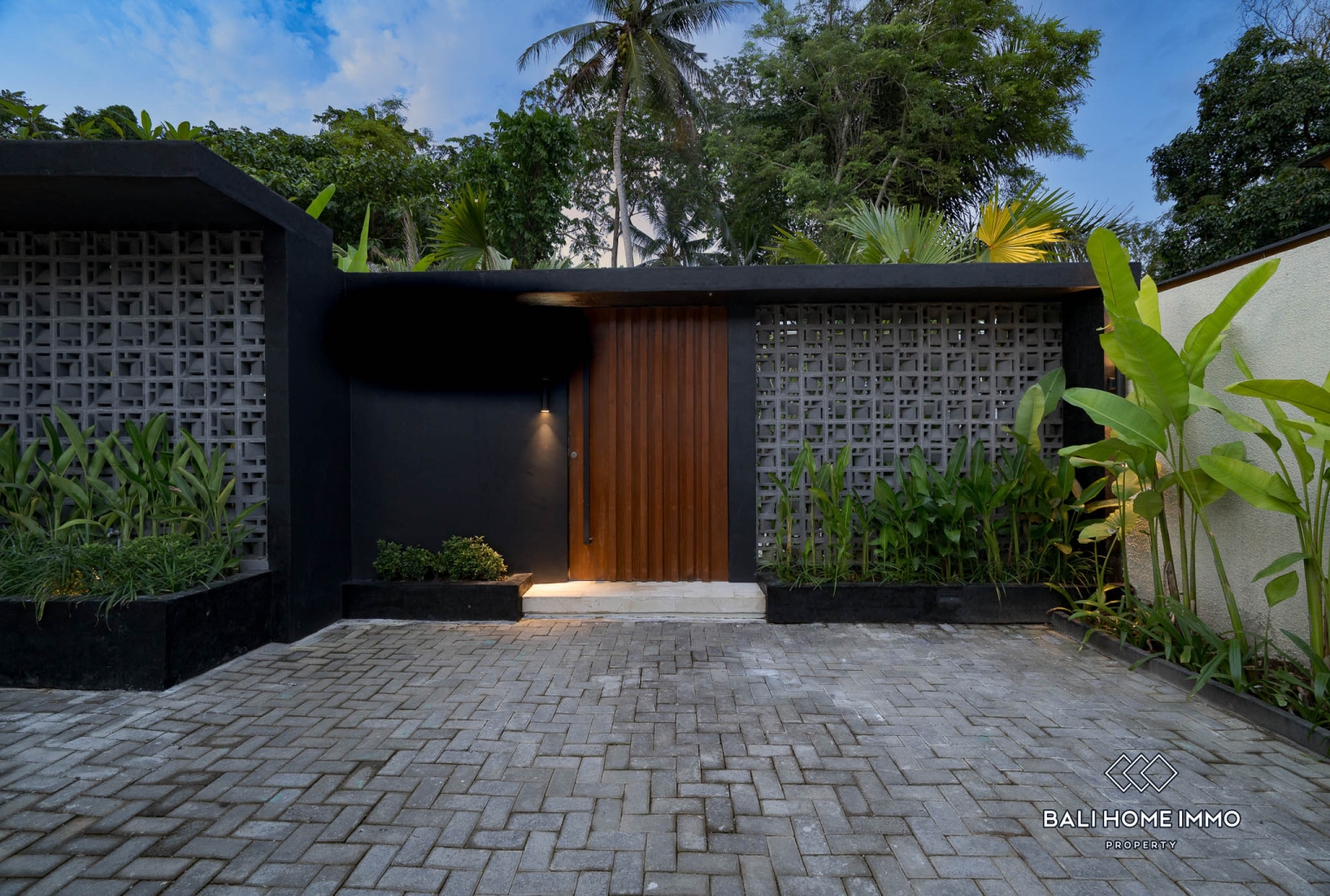 BRAND NEW 3 BEDROOMS VILLA WITH JUNGLE VIEWS FOR SALE AND RENT IN UBUD view 19