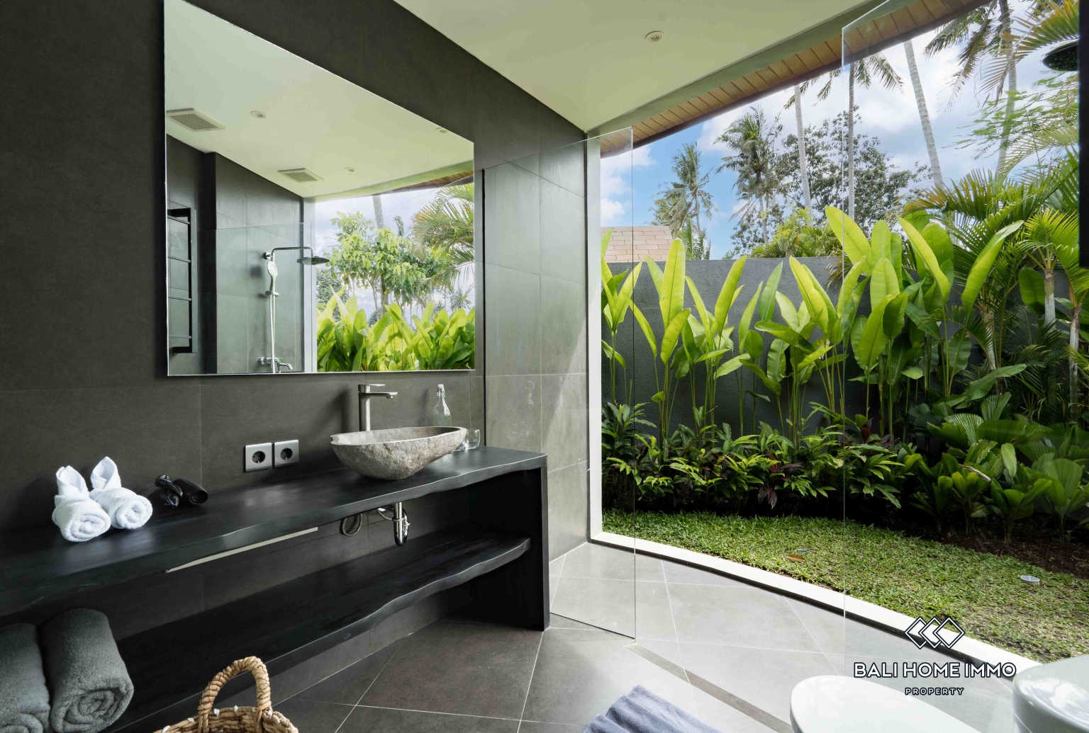 BRAND NEW 3 BEDROOMS VILLA WITH JUNGLE VIEWS FOR SALE AND RENT  IN UBUD view 11