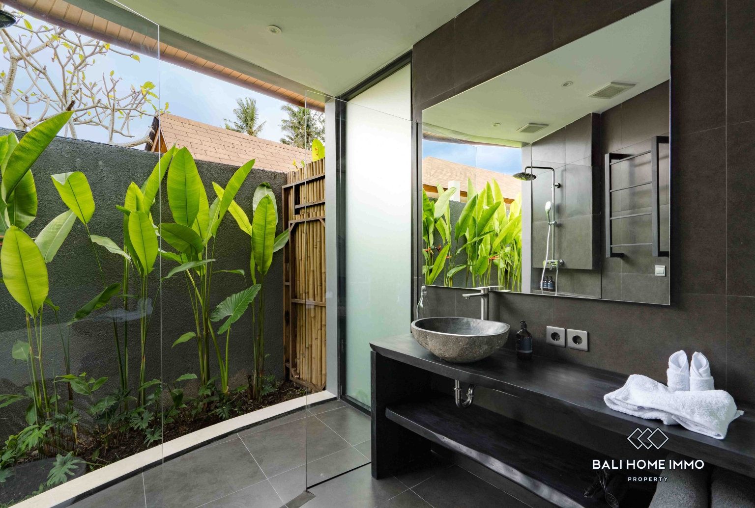 BRAND NEW 3 BEDROOMS VILLA WITH JUNGLE VIEWS FOR SALE AND RENT  IN UBUD view 12