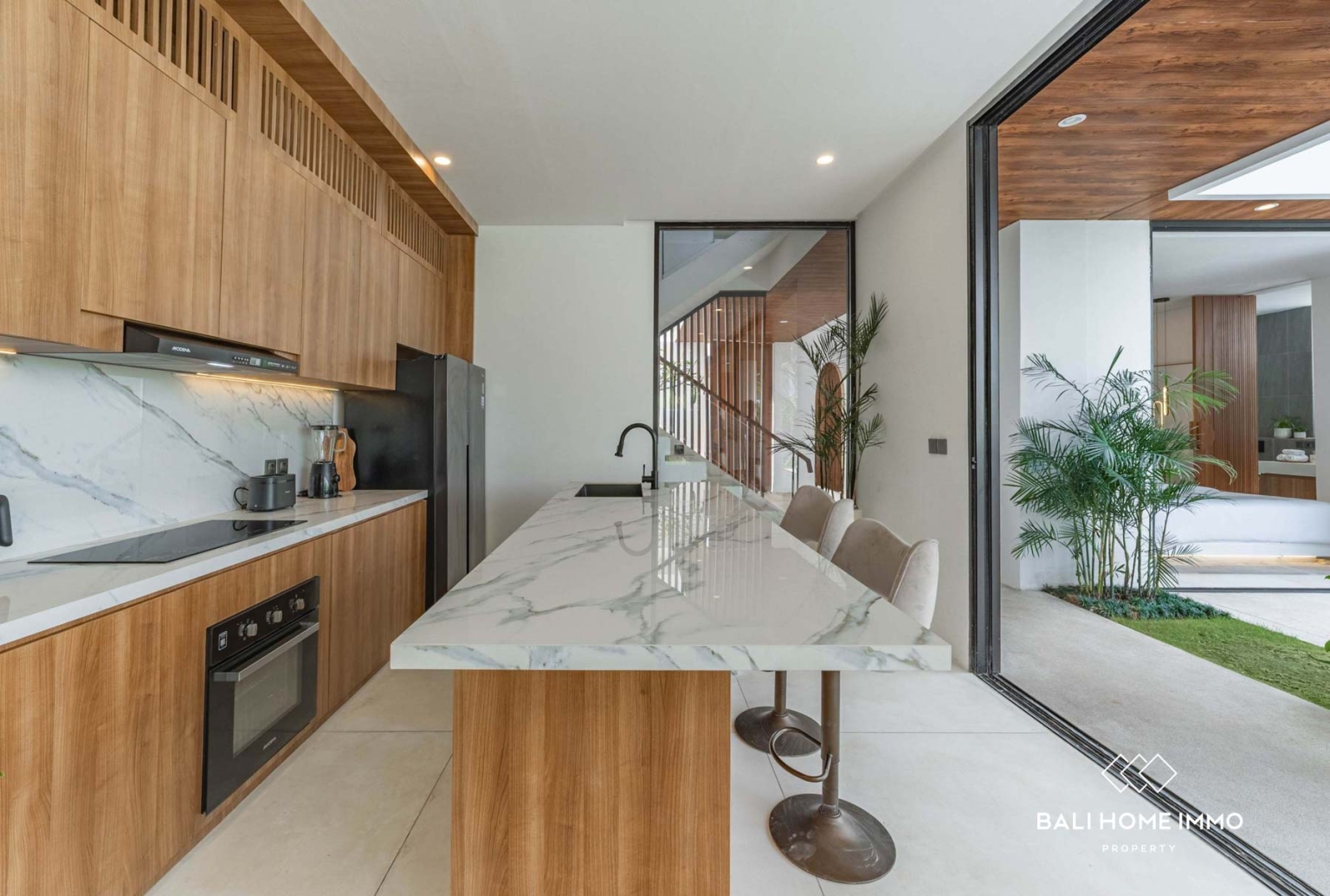 Villa Baru dengan 4 Kamar untuk Dijual dengan Status Hak Milik di Berawa, Bali view 6