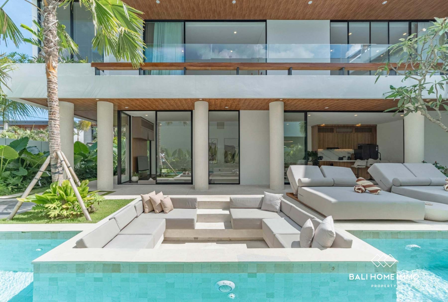 Villa Baru dengan 4 Kamar untuk Dijual dengan Status Hak Milik di Berawa, Bali view 3