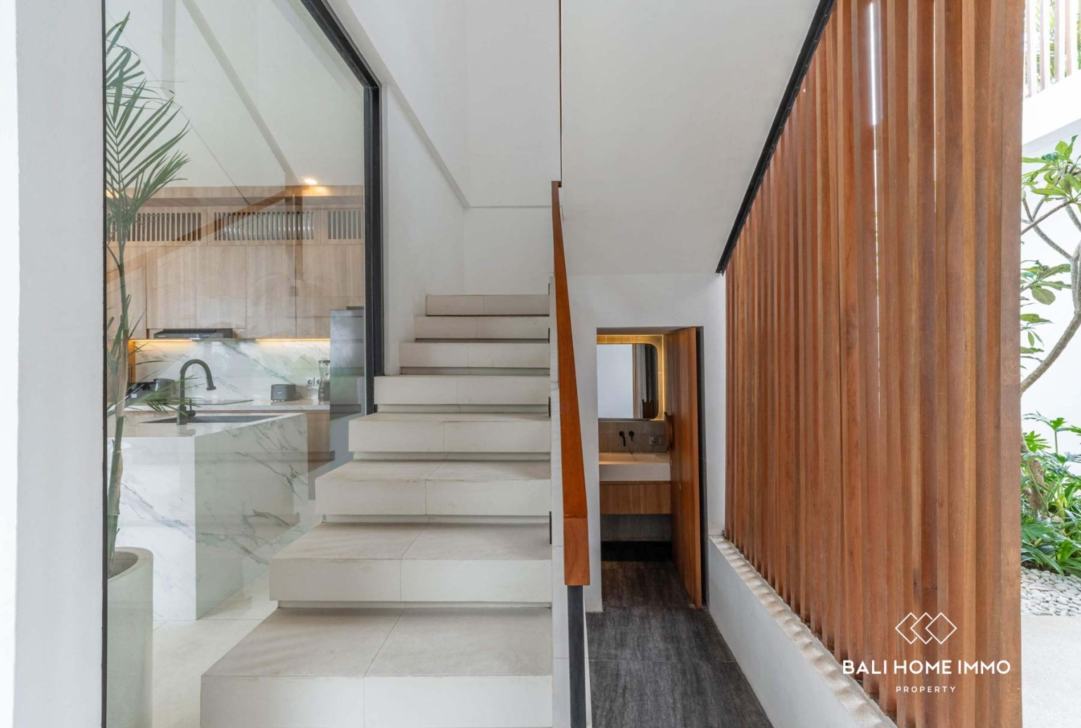 Villa Baru dengan 4 Kamar untuk Dijual dengan Status Hak Milik di Berawa, Bali view 7
