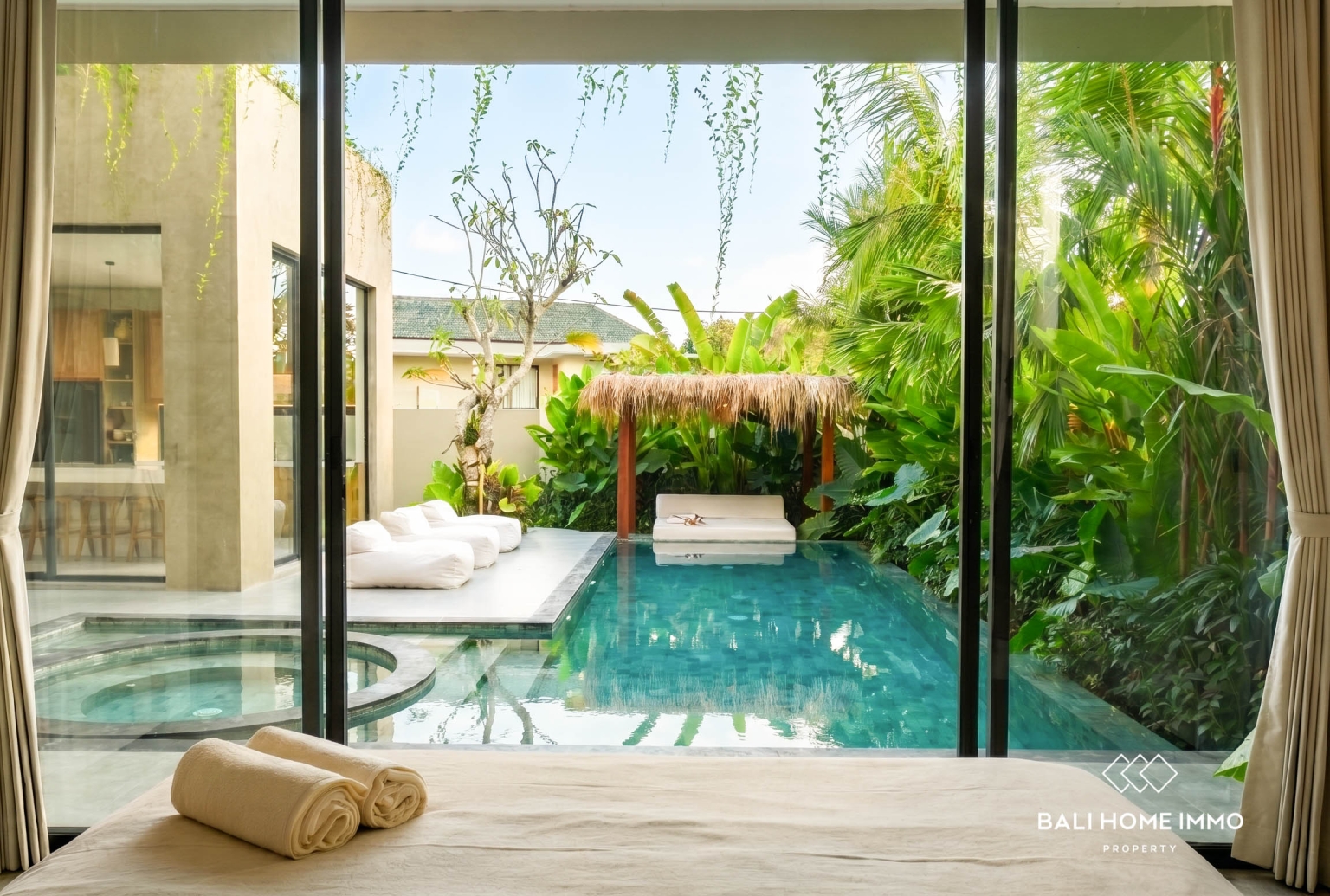 Villa Baru dengan 4 Kamar Dijual di Tumbak Bayuh view 12