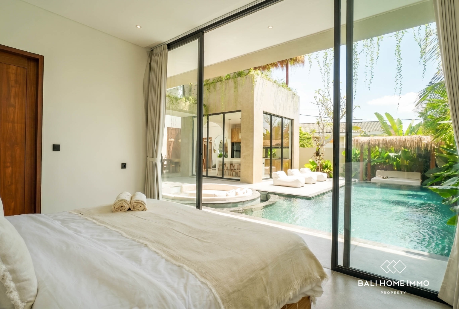 Villa Baru dengan 4 Kamar Dijual di Tumbak Bayuh view 10