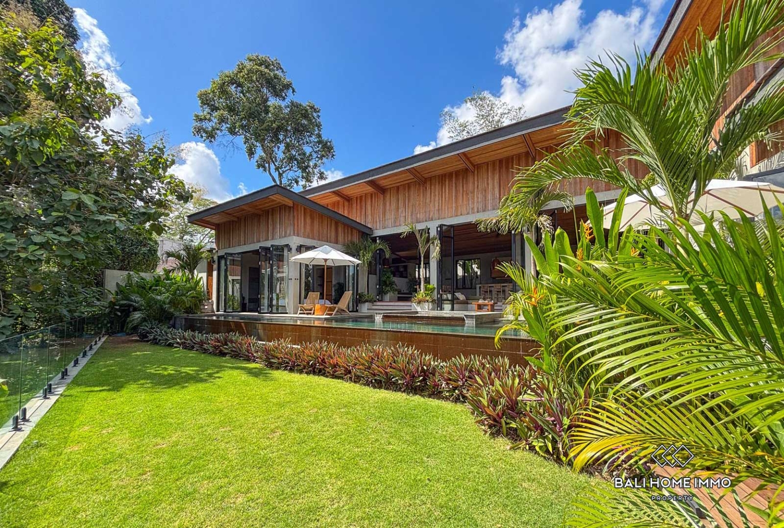 Brand new 4 Bedroom villa for sale and rent in Bali - Buwit view 26