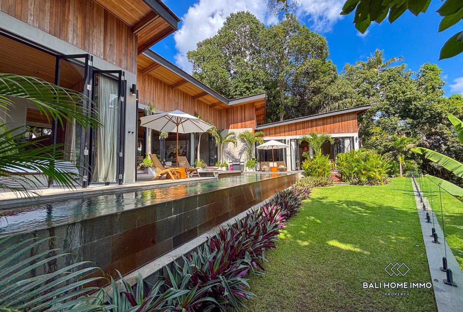 Brand new 4 Bedroom villa for sale and rent in Bali - Buwit view 25