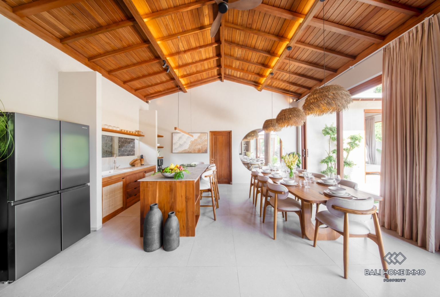 Villa Baru 4 Kamar Dijual dengan Status Hak Milik di Kawasan Perumahan Canggu, Bali view 6