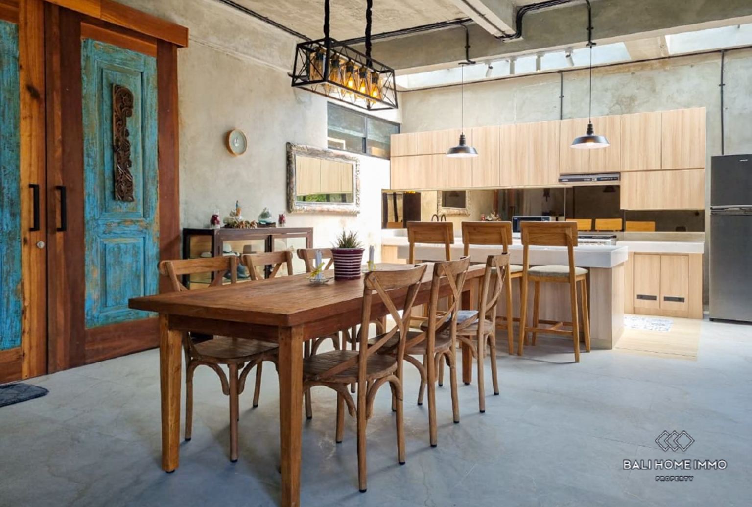 Brand New Industrial 5 Bedroom Villa for Yearly Rental in Bali Tanah Lot East Side view 4